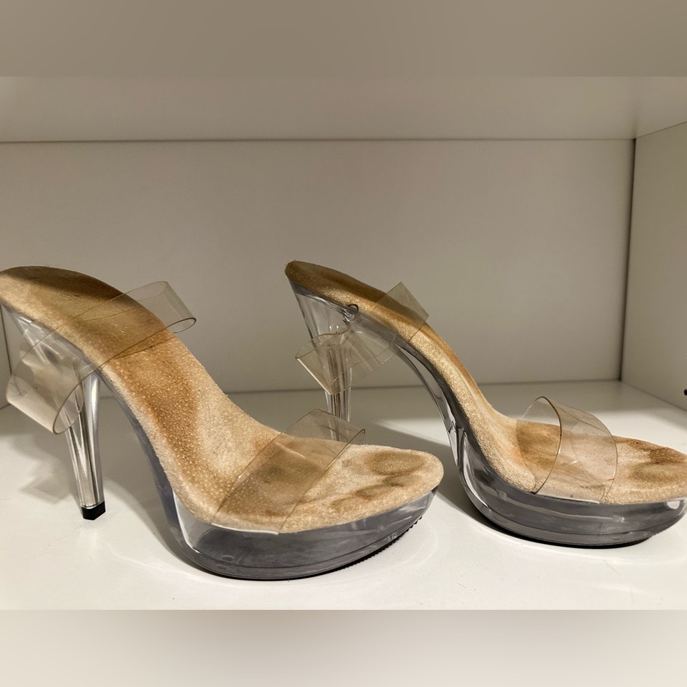 Size 9 show heels